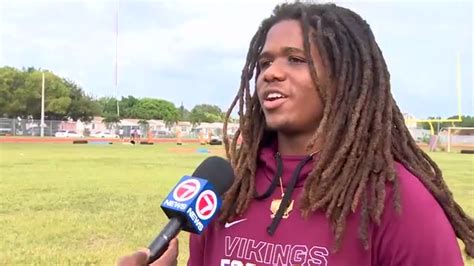 Miami high school QB aims to shatter records despite height stereotypes